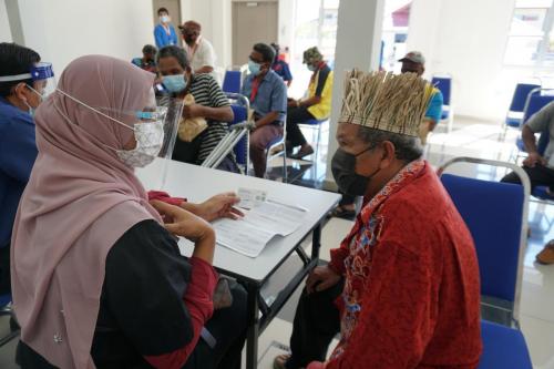 Vaksin Covid-19 di Orang Asli One Stop Centre (OAOSC), Sungai Siput, Perak