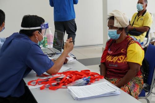 Vaksin Covid-19 di Orang Asli One Stop Centre (OAOSC), Sungai Siput, Perak