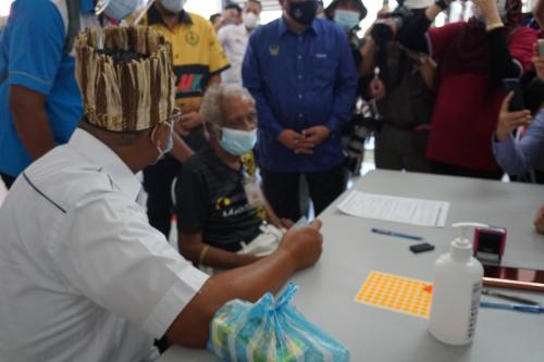 Vaksin Covid-19 di Orang Asli One Stop Centre (OAOSC), Sungai Siput, Perak