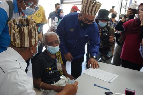 Vaksin Covid-19 di Orang Asli One Stop Centre (OAOSC), Sungai Siput, Perak