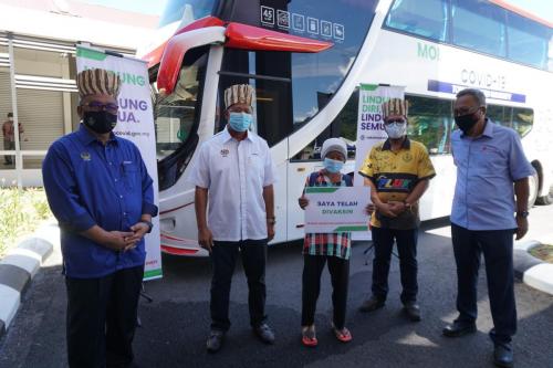 Vaksin Covid-19 di Orang Asli One Stop Centre (OAOSC), Sungai Siput, Perak
