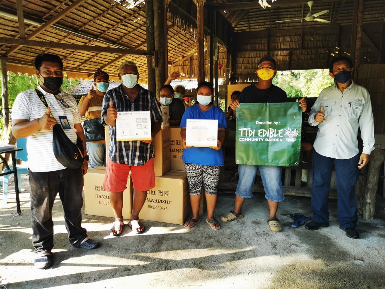 Sumbangan keperluan asas kepada mangsa banjir Masyarakat Orang Asli