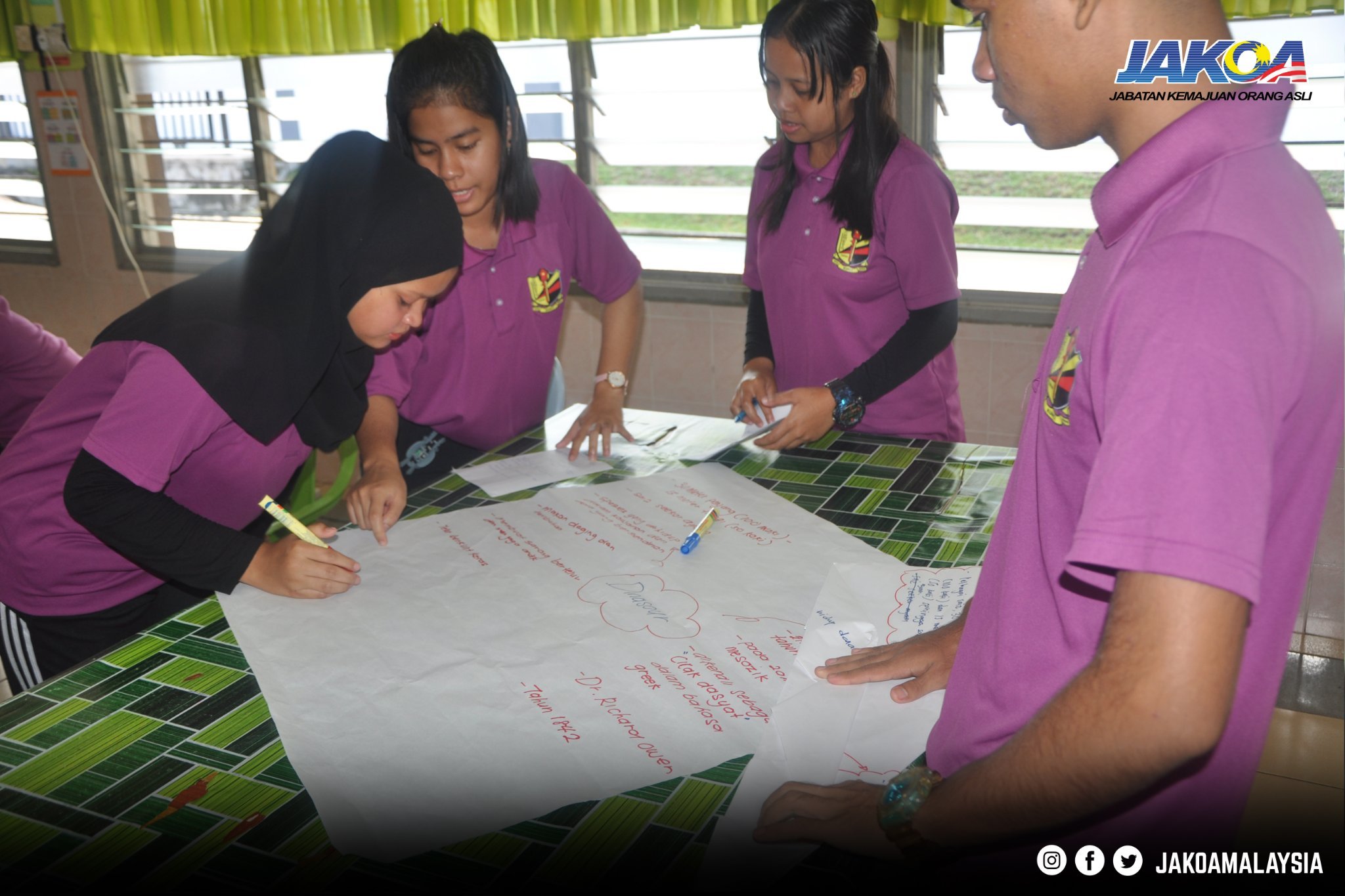 Bengkel Pencarian dan Pempakejan Maklumat Kepada Pelajar Orang Asli SMK Sri Tapah, Tapah, Perak