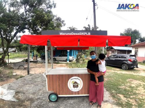 21 April 2022 - Penghantaran dan Penyerahan KIOSK WarungDesa@KPLB Kepada Dua (2) Orang Usahawan Orang Asli di KOA Kolam Air Bangkong, Sepang