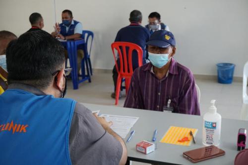 Vaksin Covid-19 di Orang Asli One Stop Centre (OAOSC), Sungai Siput, Perak