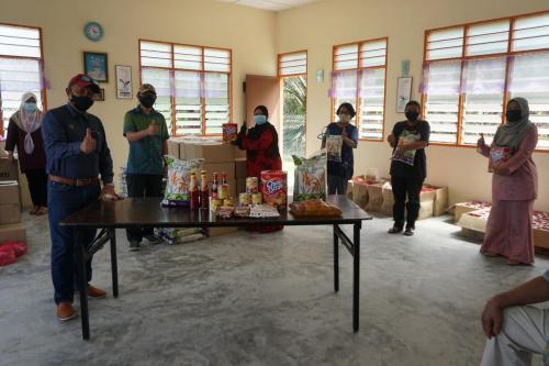 Penghantaran bantuan bakul makanan kepada masyarakat Orang Asli Negeri Johor bagi tempoh PKP 3.0