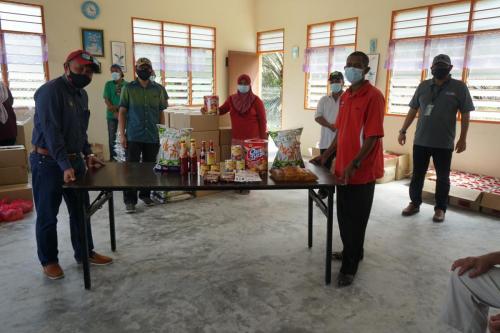 Penghantaran bantuan bakul makanan kepada masyarakat Orang Asli Negeri Johor bagi tempoh PKP 3.0