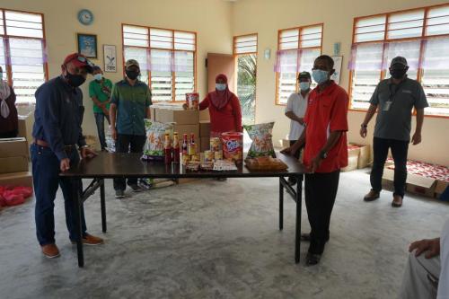 Penghantaran bantuan bakul makanan kepada masyarakat Orang Asli Negeri Johor bagi tempoh PKP 3.0