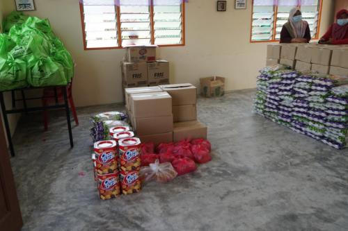 Penghantaran bantuan bakul makanan kepada masyarakat Orang Asli Negeri Johor bagi tempoh PKP 3.0