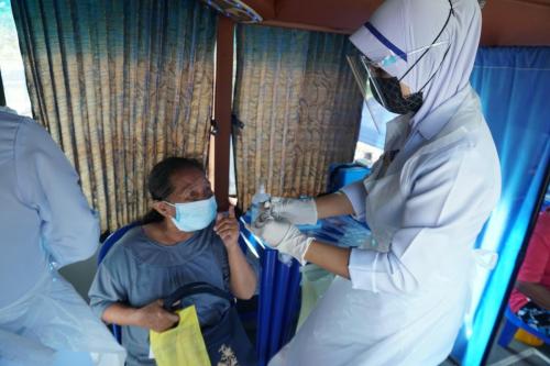 Program Vaksinasi Masyarakat Orang Asli Taman Desa Kemandol