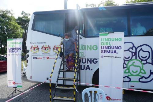 Program Vaksinasi Masyarakat Orang Asli Taman Desa Kemandol