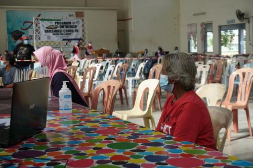 Program Vaksinasi Masyarakat Orang Asli Taman Desa Kemandol