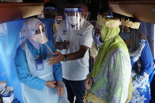 Program Vaksinasi Masyarakat Orang Asli Taman Desa Kemandol