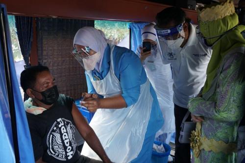 Program Vaksinasi Masyarakat Orang Asli Taman Desa Kemandol